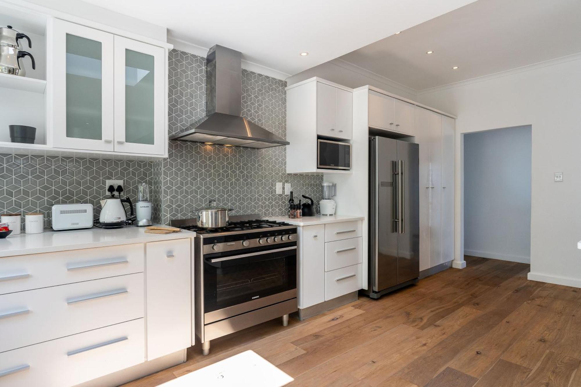 Camps Bay Deluxe - Luxury With Ocean Views And Pool Cape Town