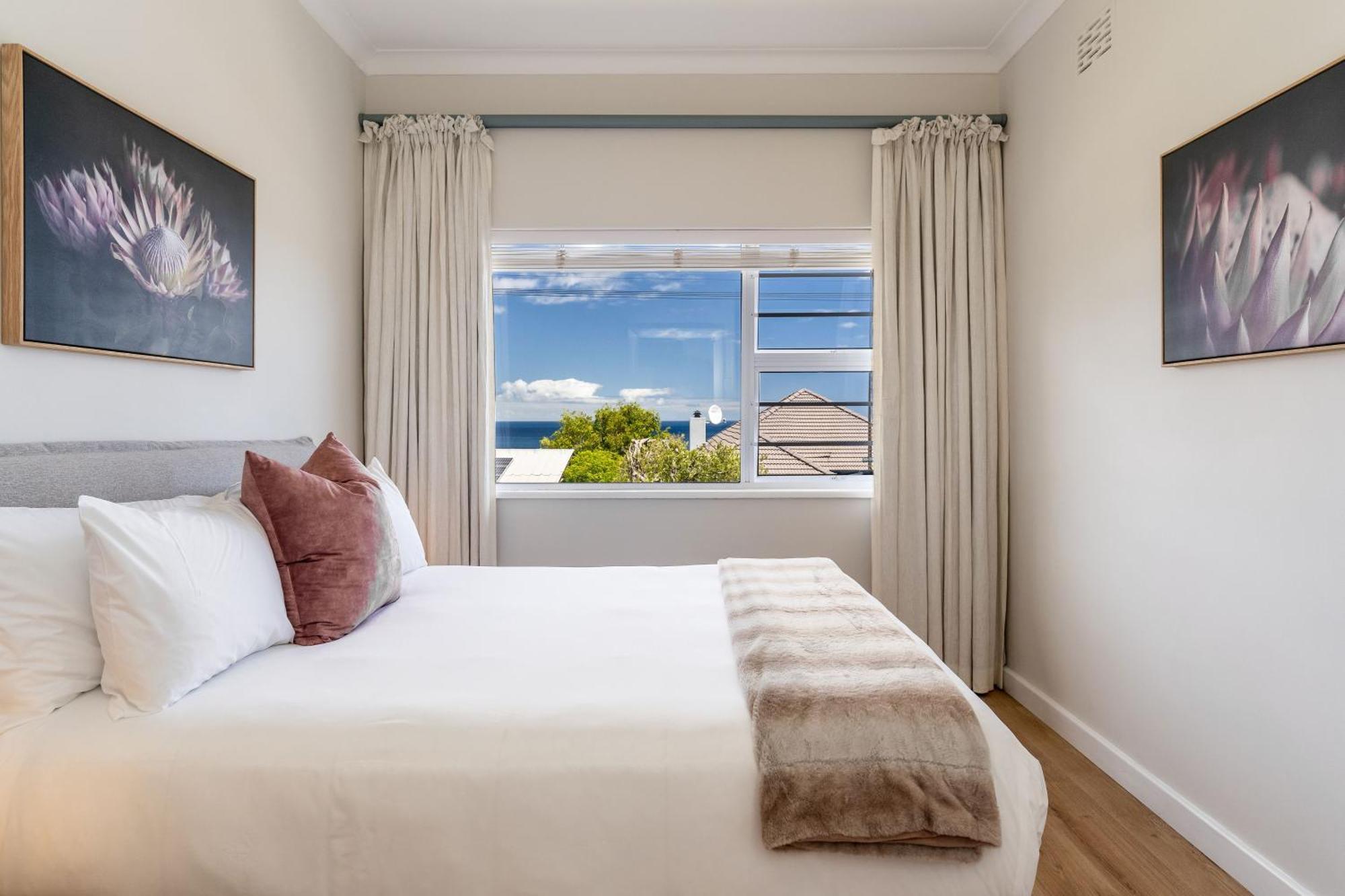 Camps Bay Deluxe - Luxury With Ocean Views And Pool Villa *